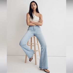 Madewell The Perfect Vintage Light Blue High-Rise Flare Leg Jeans 25P